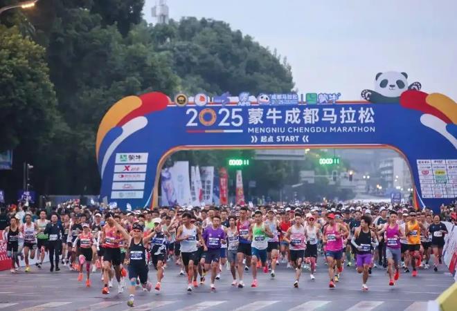 2025成都马拉松鸣枪开跑