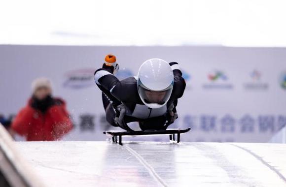 ����ѩ�����ϻ�ּ�ѩ�����ޱ�����վ