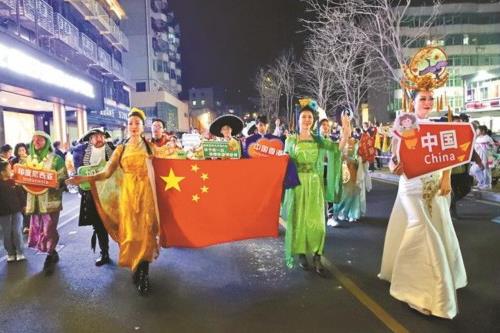 ���ڴ������������´�����չ�ݻ