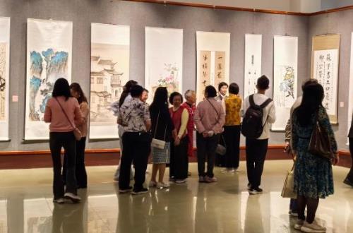 �й����າīȺ�������۰Ĵ�����Ů��