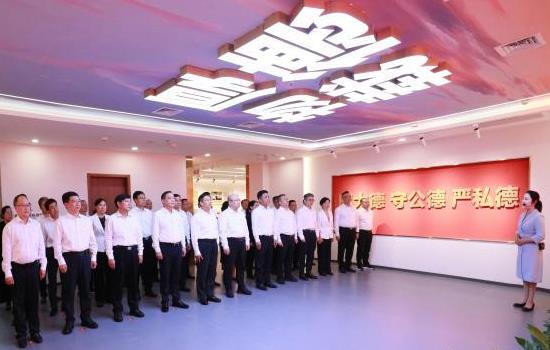 �����׸����½���������ں��ݽ�����